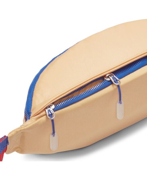 NIKE（ナイキ）の「ナイキ ヘリテージ ファニー パック (3L) / Nike Heritage Fanny Pack (3L)（ボディバッグ/ウエストポーチ・メンズ・ネイビー/ゴールド系その他・ONE SIZE）」の13枚目の写真