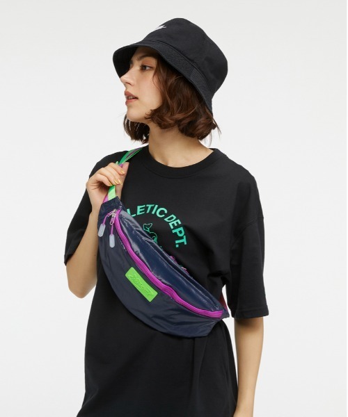 NIKE（ナイキ）の「ナイキ ヘリテージ ファニー パック (3L) / Nike Heritage Fanny Pack (3L)（ボディバッグ/ウエストポーチ・メンズ・ネイビー/ゴールド系その他・ONE SIZE）」の15枚目の写真