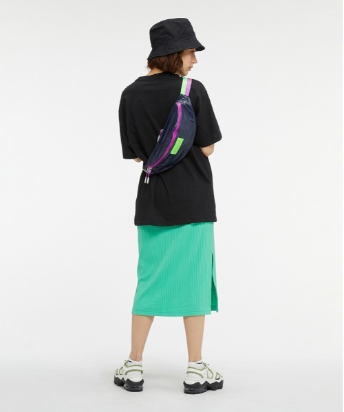 NIKE（ナイキ）の「ナイキ ヘリテージ ファニー パック (3L) / Nike Heritage Fanny Pack (3L)（ボディバッグ/ウエストポーチ・メンズ・ネイビー/ゴールド系その他・ONE SIZE）」の19枚目の写真
