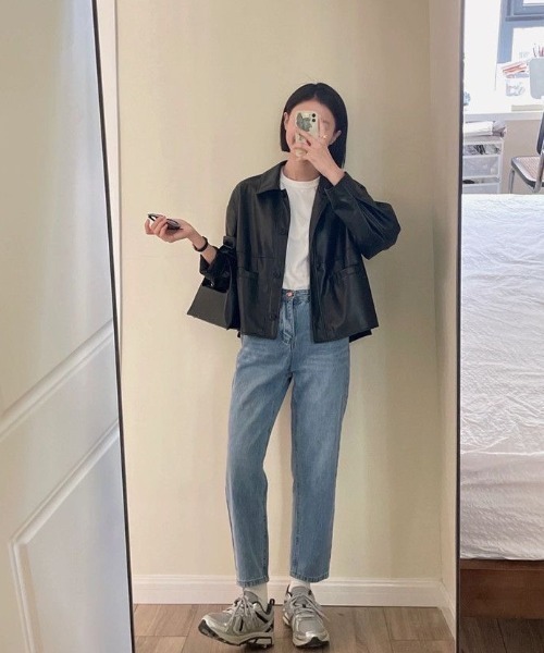 Achic(アシック)の「フェイクレザージャケット(テーラードジャケット・レディース・ブラック・M)」の3枚目の写真