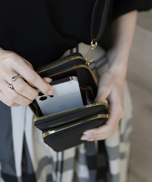 REAL CUBE（リアルキューブ）の「マルチスマホショルダーバッグ（ショルダーバッグ・レディース・ブラック/サックスブルー/パープル/ライトグリーン・FREE）」の11枚目の写真