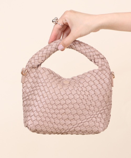 編み込みデザイン ベージュショルダーバッグ ベージュ 編み込みデザイン ショルダーバッグ - メルカリ