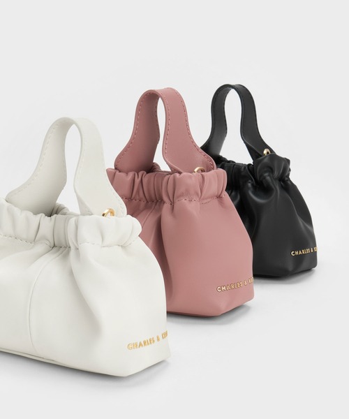 CHARLES & KEITH（チャールズ & キース）の「Ally ミニアリー ルーシュ