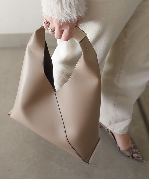 styiro(スタイロ)の「カシュクール ワンハンドルバッグ Lサイズ(ハンドバッグ・レディース・シルバー/ブラック/アイボリー/ベージュ系その他/ブラック系2・FREE)」の11枚目の写真