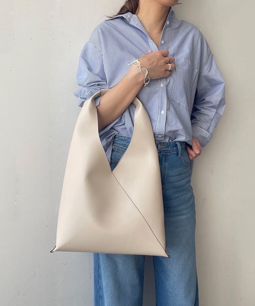 styiro(スタイロ)の「カシュクール ワンハンドルバッグ Lサイズ(ハンドバッグ・レディース・シルバー/ブラック/アイボリー/ベージュ系その他/ブラック系2・FREE)」の19枚目の写真