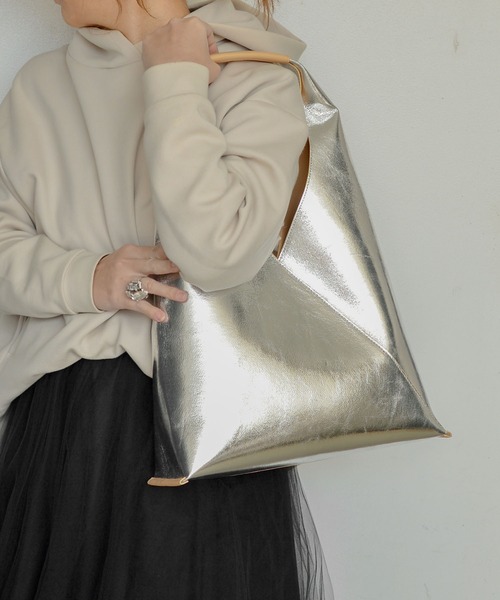 styiro(スタイロ)の「カシュクール ワンハンドルバッグ Lサイズ(ハンドバッグ・レディース・シルバー/ブラック/アイボリー/ベージュ系その他/ブラック系2・FREE)」の18枚目の写真