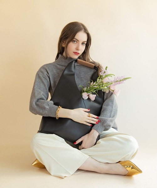 styiro(スタイロ)の「カシュクール ワンハンドルバッグ Lサイズ(ハンドバッグ・レディース・シルバー/ブラック/アイボリー/ベージュ系その他/ブラック系2・FREE)」の21枚目の写真