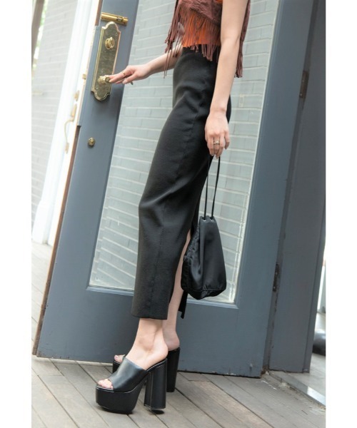 R&E(アールアンドイー)の「【23SS新作】【R&E】厚底パデッドワイドカバーミュール(サンダル・レディース・ブラック/アイボリー・S/M/L)」の7枚目の写真