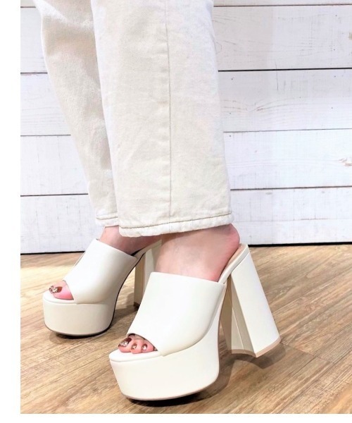 R&E(アールアンドイー)の「【23SS新作】【R&E】厚底パデッドワイドカバーミュール(サンダル・レディース・ブラック/アイボリー・S/M/L)」の4枚目の写真