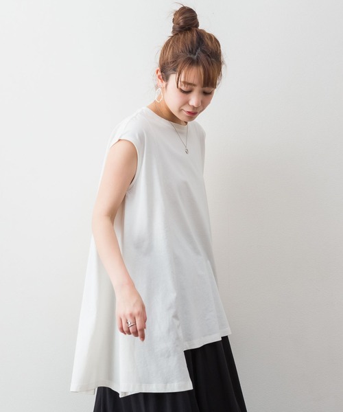atONE（アットワン）の「atONE アシメフレンチスリーブカットソー（Tシャツ/カットソー・レディース・ブラック/モカ/グレイッシュベージュ/オフホワイト・4L～5L/M-L/LL～3L）」の2枚目の写真
