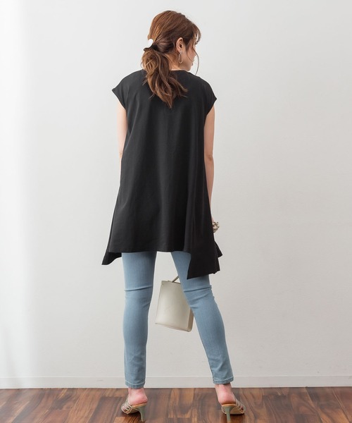 atONE（アットワン）の「atONE アシメフレンチスリーブカットソー（Tシャツ/カットソー・レディース・ブラック/モカ/グレイッシュベージュ/オフホワイト・4L～5L/M-L/LL～3L）」の9枚目の写真