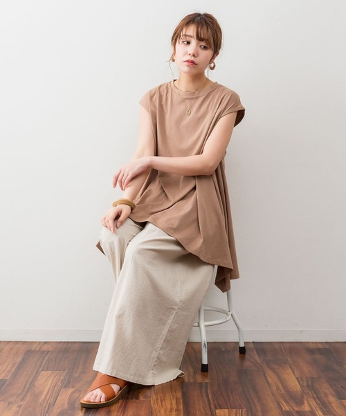 atONE（アットワン）の「atONE アシメフレンチスリーブカットソー（Tシャツ/カットソー・レディース・ブラック/モカ/グレイッシュベージュ/オフホワイト・4L～5L/M-L/LL～3L）」の11枚目の写真