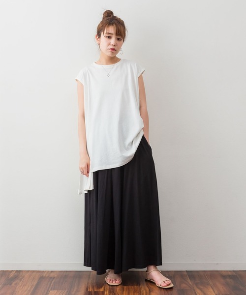 atONE（アットワン）の「atONE アシメフレンチスリーブカットソー（Tシャツ/カットソー・レディース・ブラック/モカ/グレイッシュベージュ/オフホワイト・4L～5L/M-L/LL～3L）」の17枚目の写真