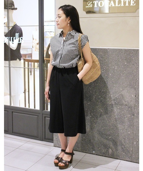 La TOTALITE（ラトータリテ）の「フレンチシャツ。（シャツ/ブラウス・レディース・ブラック/ホワイト/ブルー系その他/ベージュ/サックスブルー・FREE）」の15枚目の写真