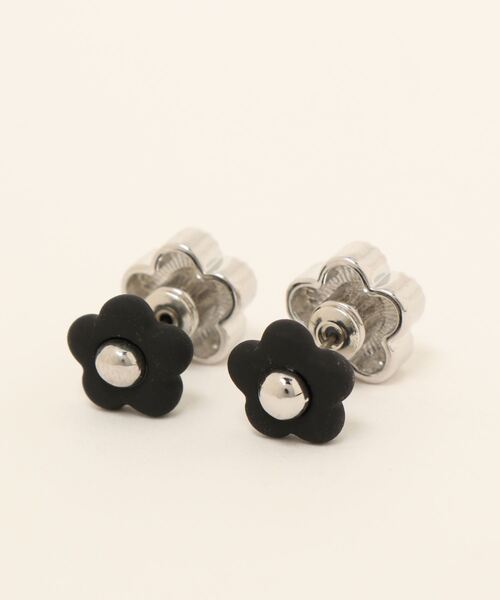 MARY QUANT（マリークワント）の「シリコンデイジーデュオ ピアス（ピアス（両耳用）・レディース・シルバー/ゴールド・FREE）」の16枚目の写真
