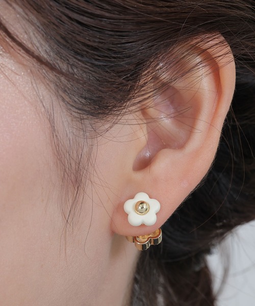 MARY QUANT（マリークワント）の「シリコンデイジーデュオ ピアス（ピアス（両耳用）・レディース・シルバー/ゴールド・FREE）」の2枚目の写真