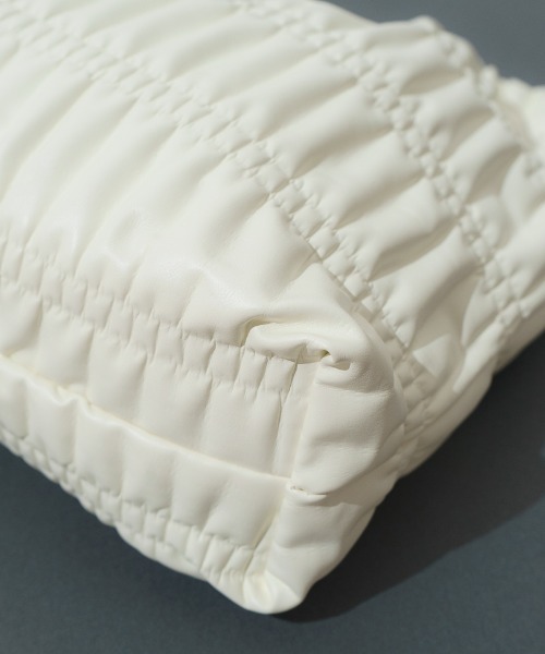 flower（フラワー）の「ドローストリングチェーンバッグ（ショルダーバッグ・レディース・ホワイト/ブラック・FREE）」の11枚目の写真