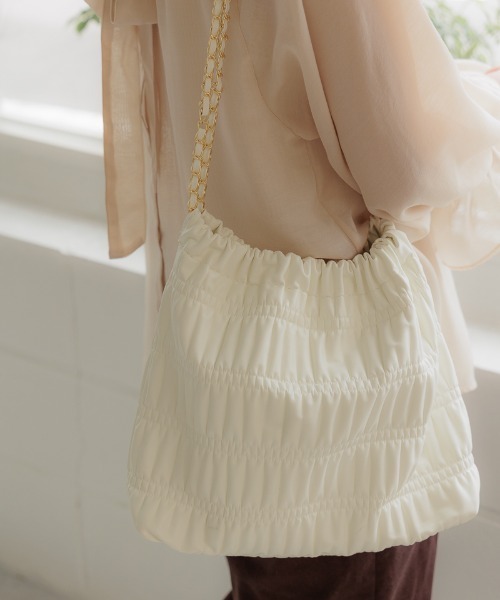 flower（フラワー）の「ドローストリングチェーンバッグ（ショルダーバッグ・レディース・ホワイト/ブラック・FREE）」の4枚目の写真