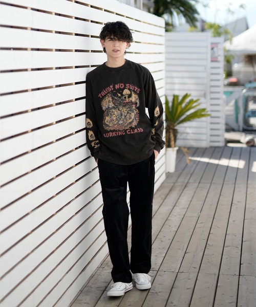 LURKING CLASS（ラーキングクラス）の「【ムラサキスポーツ別注】LURKING CLASS/ラーキングクラス ロンT ワイドシルエット バンドTEE風 グラフィックTシャツ ST23FTM04（Tシャツ/カットソー・メンズ・ブラック・XL/M/L）」の4枚目の写真