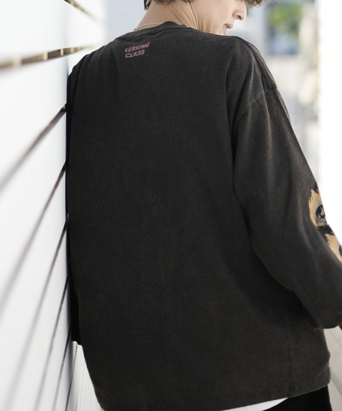LURKING CLASS（ラーキングクラス）の「【ムラサキスポーツ別注】LURKING CLASS/ラーキングクラス ロンT ワイドシルエット バンドTEE風 グラフィックTシャツ ST23FTM04（Tシャツ/カットソー・メンズ・ブラック・XL/M/L）」の3枚目の写真