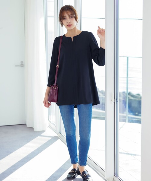 Tiaclasse(ティアクラッセ)の「【洗える】キーネックバックフレアチュニックブラウス(シャツ/ブラウス・レディース・ダークネイビー/ピンク/サックスブルー・L/S/M)」の5枚目の写真