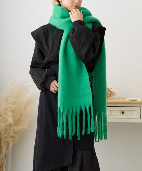 tolene(トレネ)の「ボリュームフリンジマフラー(マフラー・レディース・グリーン/オフホワイト/キャメル/グレー/ピンク・ONE SIZE)」の3枚目の写真