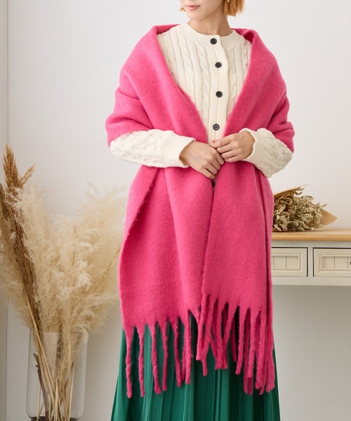 tolene(トレネ)の「ボリュームフリンジマフラー(マフラー・レディース・グリーン/オフホワイト/キャメル/グレー/ピンク・ONE SIZE)」の12枚目の写真