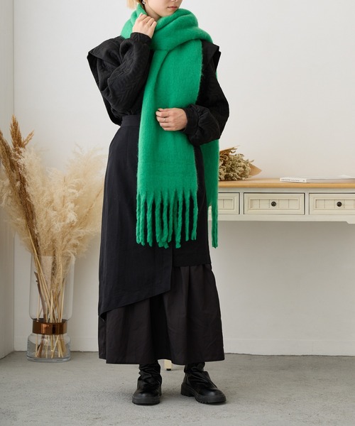 tolene(トレネ)の「ボリュームフリンジマフラー(マフラー・レディース・グリーン/オフホワイト/キャメル/グレー/ピンク・ONE SIZE)」の10枚目の写真