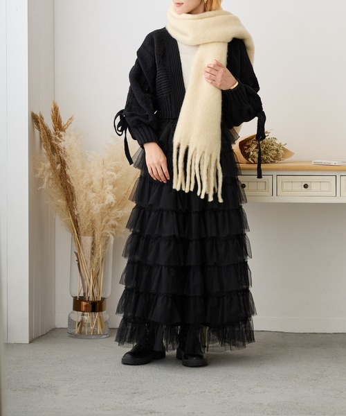 tolene(トレネ)の「ボリュームフリンジマフラー(マフラー・レディース・グリーン/オフホワイト/キャメル/グレー/ピンク・ONE SIZE)」の6枚目の写真