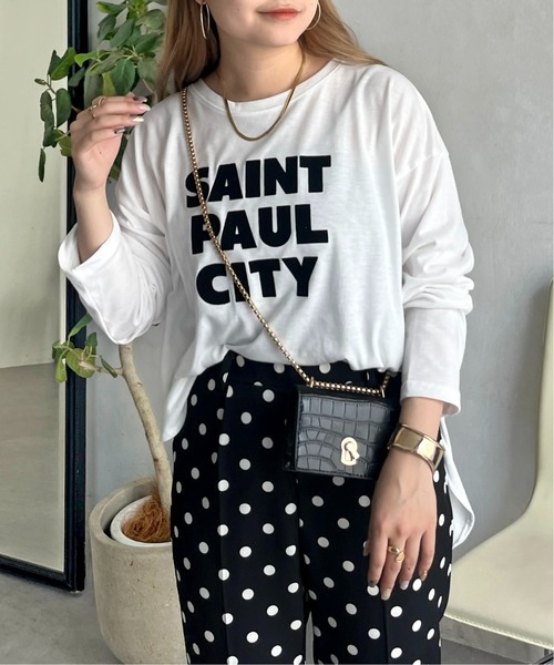 prose verse（プロズヴェール）の「フロッキーロゴロンT（Tシャツ/カットソー・レディース・オフホワイト/チャコール・MEDIUM）」の2枚目の写真