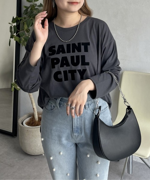 prose verse（プロズヴェール）の「フロッキーロゴロンT（Tシャツ/カットソー・レディース・オフホワイト/チャコール・MEDIUM）」の3枚目の写真