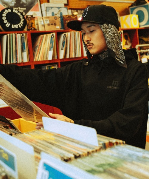 Manhattan Records（マンハッタン レコーズ）の「WEGO/【Manhattan Records】 ONEPOINT HOODIE（パーカー・メンズ・グレー/ブラック・MEDIUM/LARGE）」の17枚目の写真