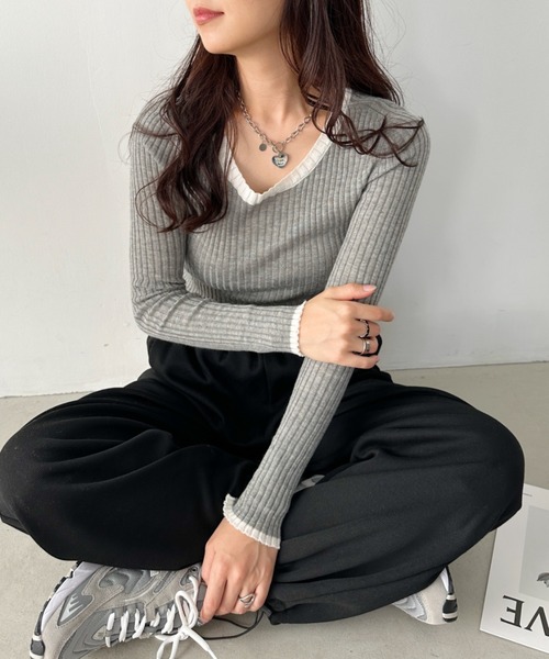 CLEA(クレア)の「リブパイピングニットプルオーバー(ニット/セーター・レディース・オリーブ/グレー/パープル/ピンク/ベージュ・FREE)」の2枚目の写真
