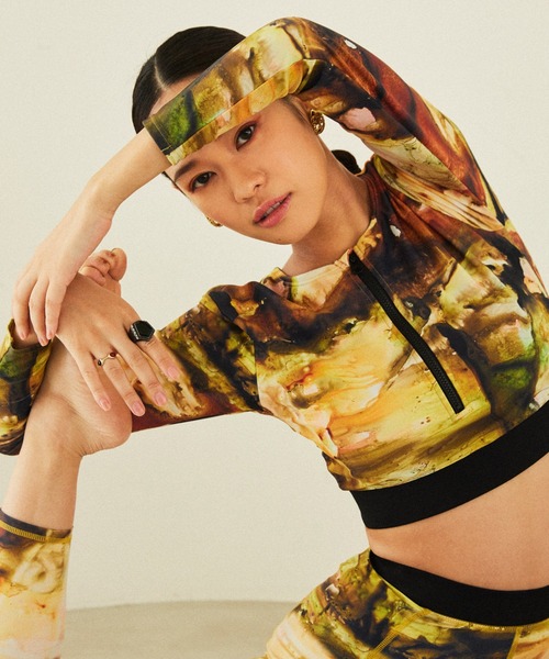 NERGY（ナージー）の「【Rico Ikeda×NERGY】水陸両用 & UV ロングスリーブブラトップス（ブラジャー・レディース・イエロー/ブラック・M/S）」の3枚目の写真