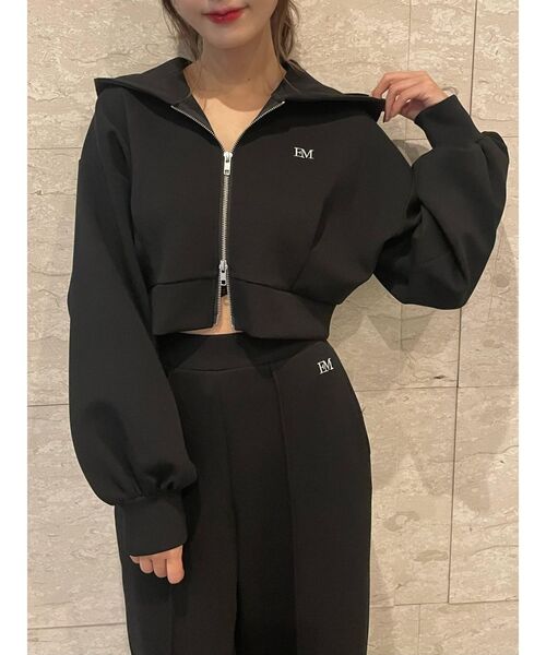 EATME（イートミー）の「ロゴ刺しゅう入りショートパーカー（パーカー・レディース・アイボリー/ブルー/ブラック・FREE）」の2枚目の写真