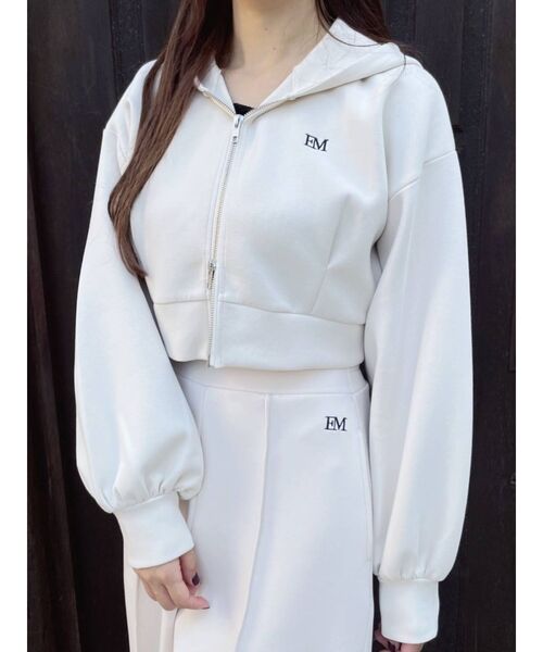 EATME（イートミー）の「ロゴ刺しゅう入りショートパーカー（パーカー・レディース・アイボリー/ブルー/ブラック・FREE）」の6枚目の写真