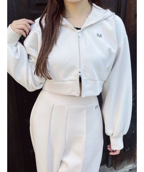 EATME（イートミー）の「ロゴ刺しゅう入りショートパーカー（パーカー・レディース・アイボリー/ブルー/ブラック・FREE）」の8枚目の写真