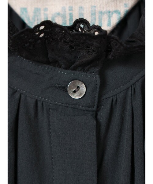 MidiUmi(ミディウミ)の「MidiUmi フリルレースカラースモックワンピース(シャツワンピース・レディース・オフホワイト・FREE)」の4枚目の写真