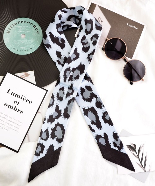 TONE SELECT GOODS（トーンセレクトグッズ）の「【float】ヒョウ柄 レオパード柄 デザイン スカーフ バンダナ リボン 幅50ｍｍ（バンダナ/スカーフ・レディース・ピンク系1/グレー系1/ピンク系2・FREE）」の2枚目の写真