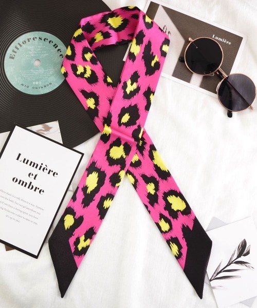 TONE SELECT GOODS（トーンセレクトグッズ）の「【float】ヒョウ柄 レオパード柄 デザイン スカーフ バンダナ リボン 幅50ｍｍ（バンダナ/スカーフ・レディース・ピンク系1/グレー系1/ピンク系2・FREE）」の3枚目の写真
