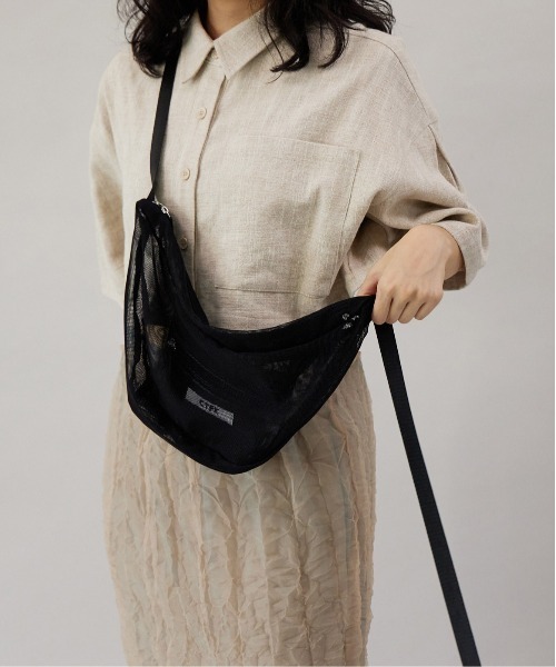 CONTROL FREAK / CTFK(コントロールフリーク)の「CONTROL FREAK / CTFK(コントロールフリーク)メッシュハーフムーンショルダー(ショルダーバッグ・レディース・アイボリー/レッド/ブルー/ブラック/グレー/グリーン・FREE)」の15枚目の写真