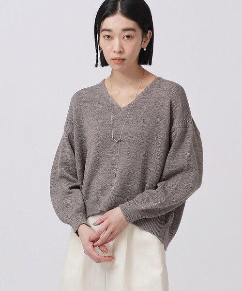 GALLEST（ギャレスト）の「テープヤーンVネックニット（ニット/セーター・レディース・ホワイト系/イエロー系その他/ブラウン系/ブルーグリーン・38）」の2枚目の写真