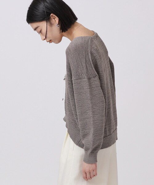 GALLEST（ギャレスト）の「テープヤーンVネックニット（ニット/セーター・レディース・ホワイト系/イエロー系その他/ブラウン系/ブルーグリーン・38）」の6枚目の写真