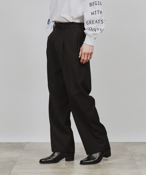 tk.TAKEO KIKUCHI(ティーケータケオキクチ)の「◆ルーズテーパードスラックス(スラックス・メンズ・オフホワイト/ブラック/ダークグリーン/チャコールグレー・02/03/01)」の2枚目の写真