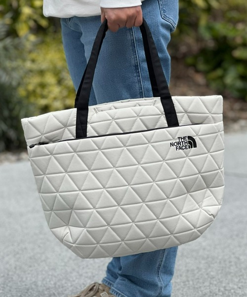 THE NORTH FACE（ザノースフェイス）の「【THE NORTH FACE】Geoface Tote（トートバッグ・メンズ・チャコールグレー/ブラック/ホワイト/グレー/カーキ/グリーン系その他/アイボリー・FREE）」の2枚目の写真