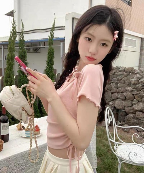 Mayree(メイリー)の「【Mayree】シャーリングリボンメロウフリルトップス(Tシャツ/カットソー・レディース・ピンク・LARGE/MEDIUM/SMALL)」の3枚目の写真