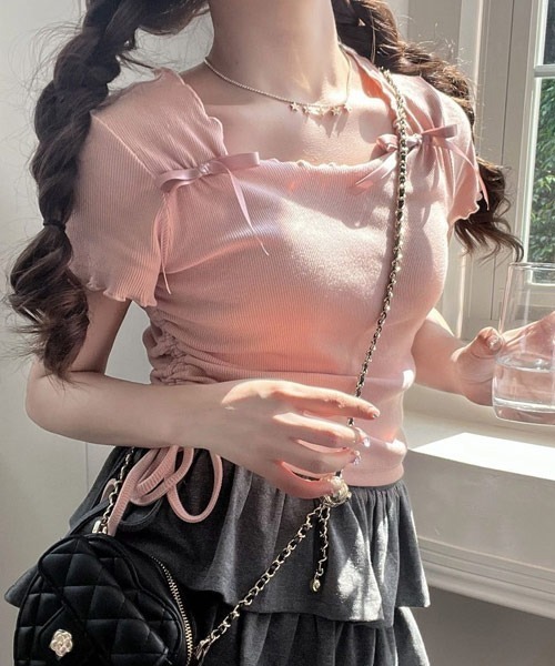 Mayree(メイリー)の「【Mayree】シャーリングリボンメロウフリルトップス(Tシャツ/カットソー・レディース・ピンク・LARGE/MEDIUM/SMALL)」の4枚目の写真