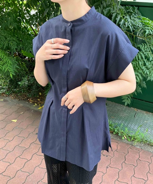 KBF(ケイビーエフ)の「BACKレイヤードスリーブレスブラウス(シャツ/ブラウス・レディース・オフホワイト/ネイビー/ラベンダー・ONE)」の18枚目の写真