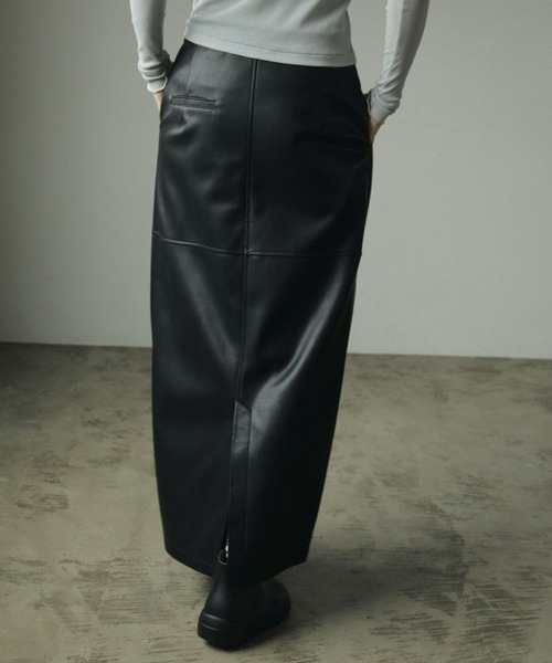 anuke(アンヌーク)の「Ecoleather Tight Skirt(スカート・レディース・ブラック/クリーム・38inch/36inch)」の4枚目の写真