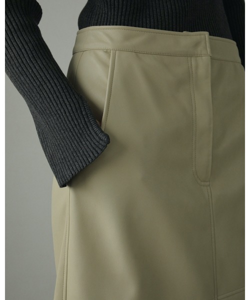 anuke(アンヌーク)の「Ecoleather Tight Skirt(スカート・レディース・ブラック/クリーム・38inch/36inch)」の13枚目の写真